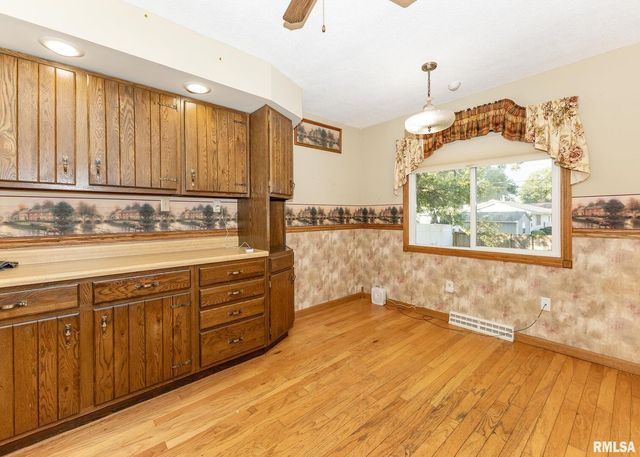 1417 2ND Avenue, Camanche, IA 52730