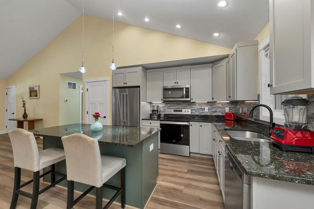 12 Winchester Lane, Tuftonboro, NH 03850