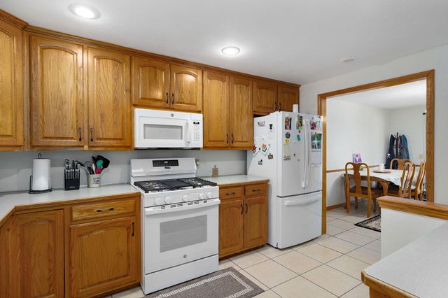 2625 W Village Lane, Springfield, MO 65807