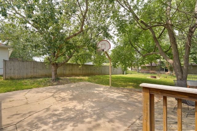 2625 W Village Lane, Springfield, MO 65807