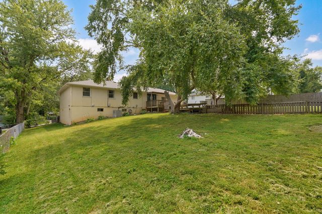 2625 W Village Lane, Springfield, MO 65807