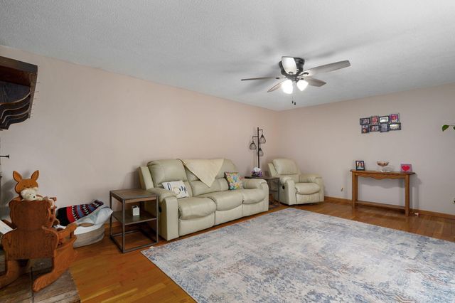 2625 W Village Lane, Springfield, MO 65807