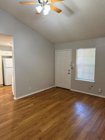 8705 Piney Point DR B, Austin, TX 78729