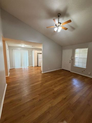 8705 Piney Point DR B, Austin, TX 78729