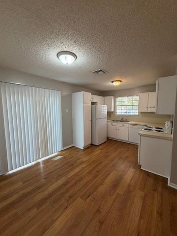 8705 Piney Point DR B, Austin, TX 78729