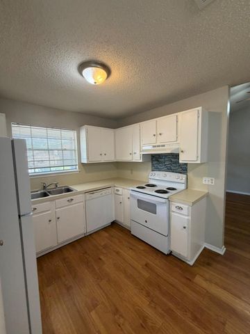 8705 Piney Point DR B, Austin, TX 78729