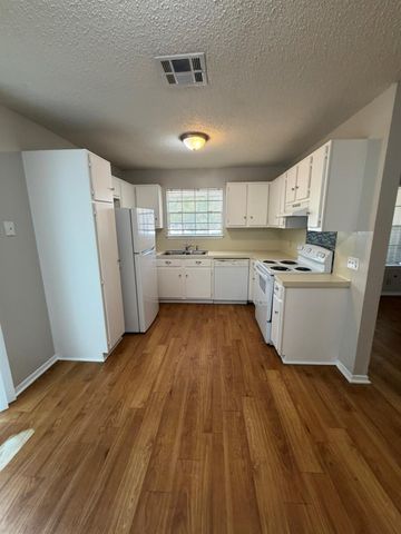 8705 Piney Point DR B, Austin, TX 78729
