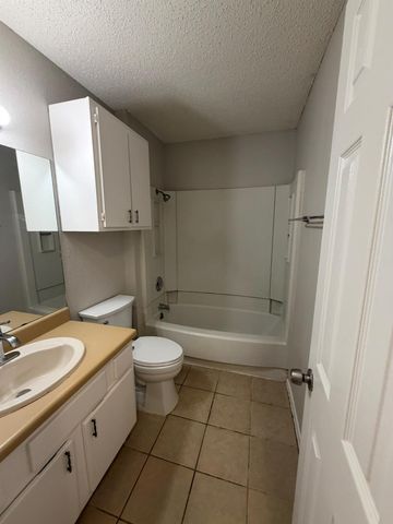 8705 Piney Point DR B, Austin, TX 78729