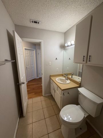 8705 Piney Point DR B, Austin, TX 78729