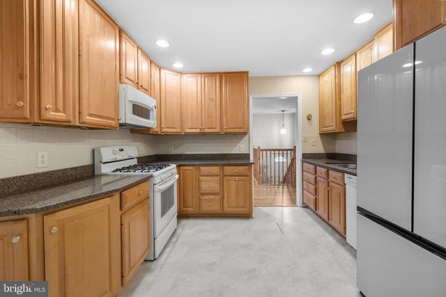 410 VICTORIA CT NW, Vienna, VA 22180