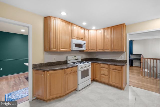410 VICTORIA CT NW, Vienna, VA 22180