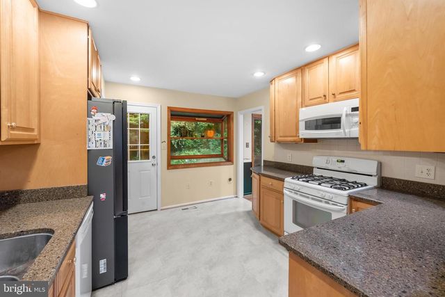 410 VICTORIA CT NW, Vienna, VA 22180