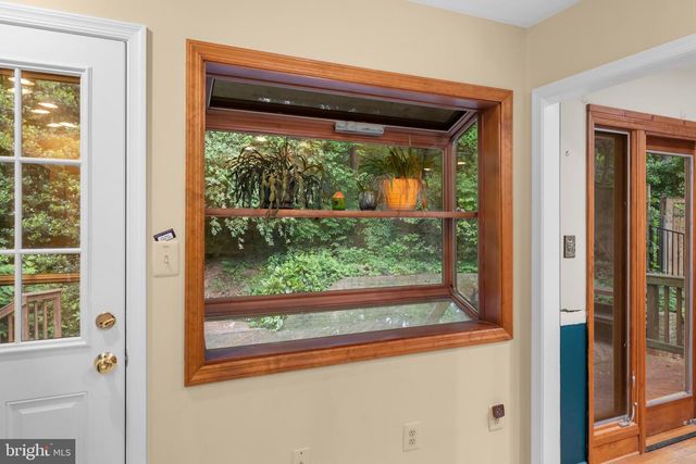 410 VICTORIA CT NW, Vienna, VA 22180