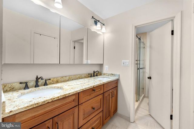410 VICTORIA CT NW, Vienna, VA 22180