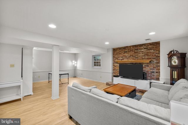 410 VICTORIA CT NW, Vienna, VA 22180