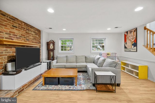 410 VICTORIA CT NW, Vienna, VA 22180