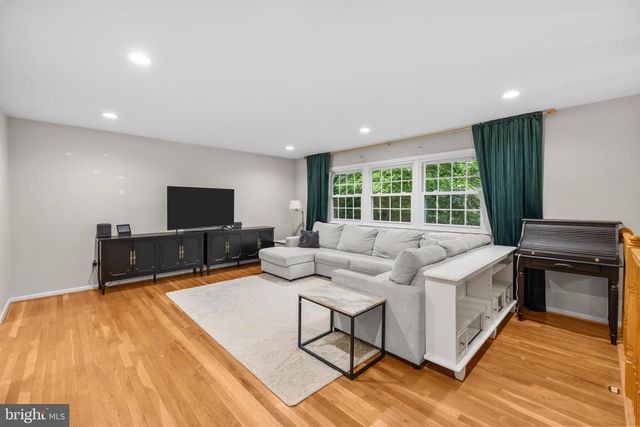 410 VICTORIA CT NW, Vienna, VA 22180