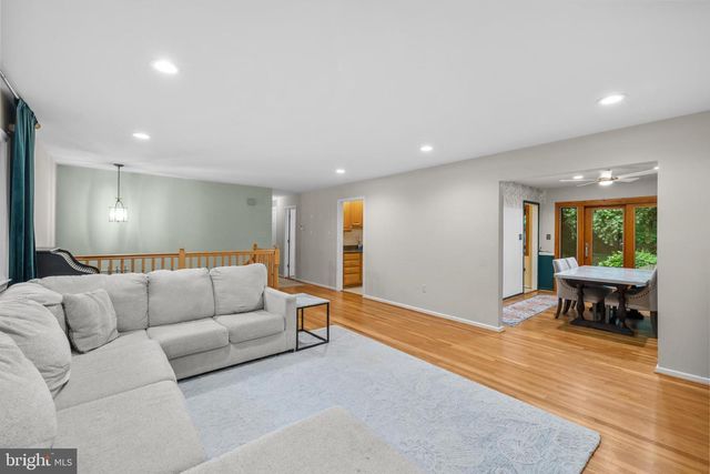 410 VICTORIA CT NW, Vienna, VA 22180