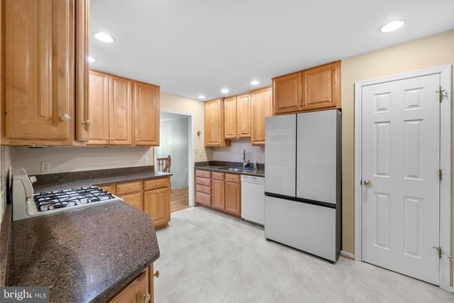 410 VICTORIA CT NW, Vienna, VA 22180