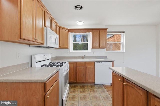 5039 8TH RD S, Arlington, VA 22204