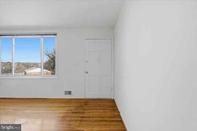 5039 8TH RD S, Arlington, VA 22204