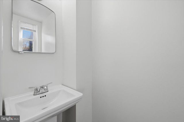 5039 8TH RD S, Arlington, VA 22204