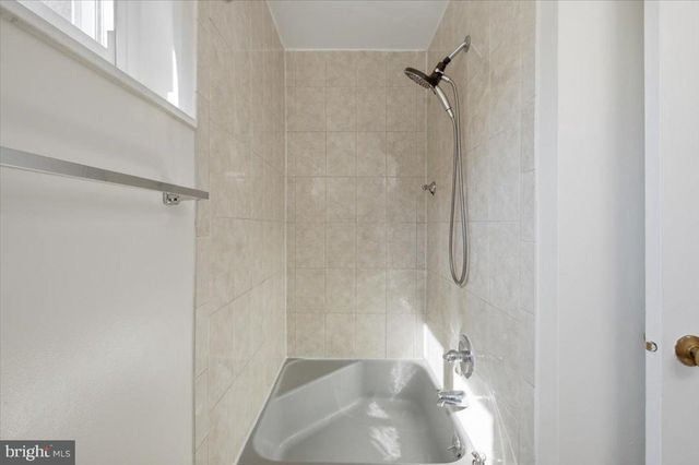 5039 8TH RD S, Arlington, VA 22204