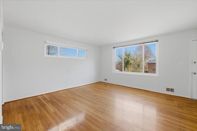 5039 8TH RD S, Arlington, VA 22204