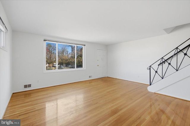 5039 8TH RD S, Arlington, VA 22204