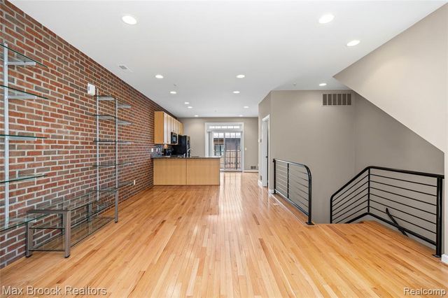 420 Lewis Court, Birmingham, MI 48009