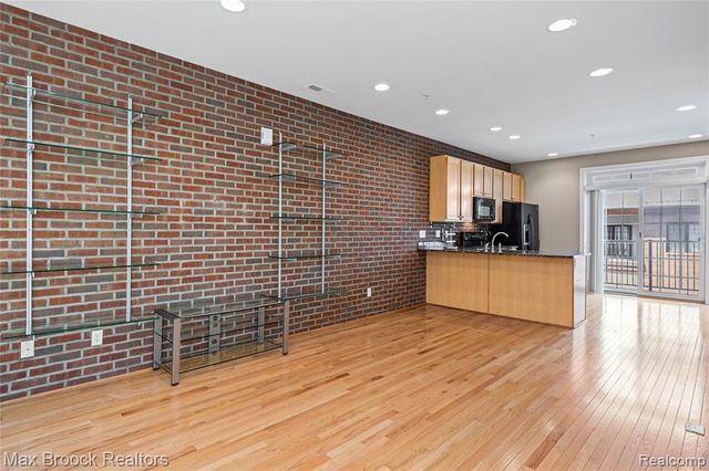 420 Lewis Court, Birmingham, MI 48009