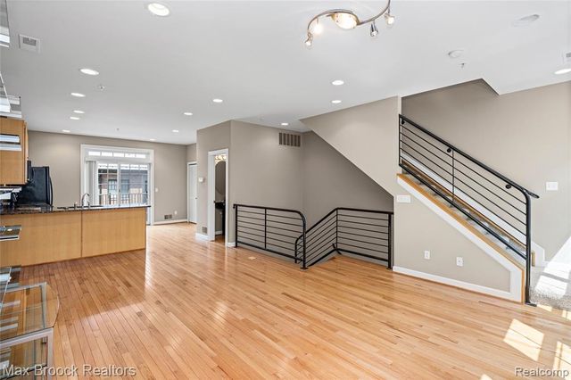 420 Lewis Court, Birmingham, MI 48009