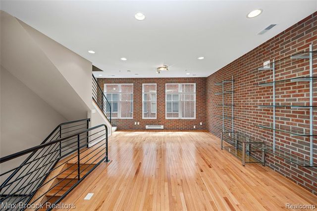 420 Lewis Court, Birmingham, MI 48009