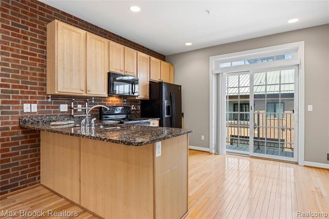 420 Lewis Court, Birmingham, MI 48009