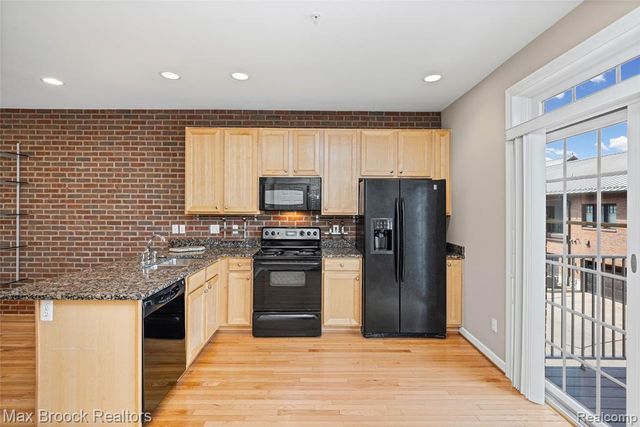 420 Lewis Court, Birmingham, MI 48009