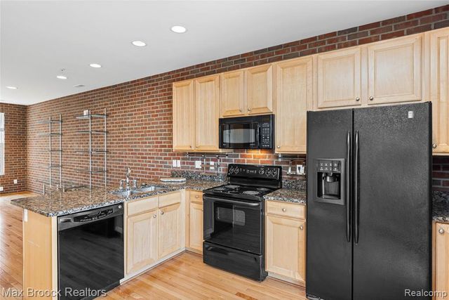420 Lewis Court, Birmingham, MI 48009