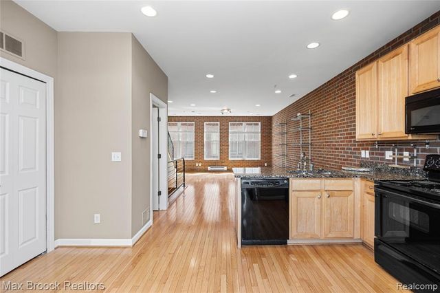 420 Lewis Court, Birmingham, MI 48009