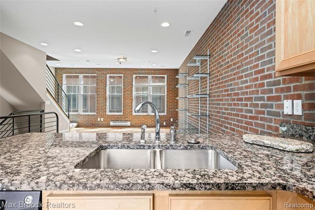 420 Lewis Court, Birmingham, MI 48009