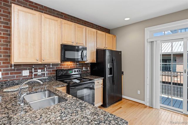 420 Lewis Court, Birmingham, MI 48009