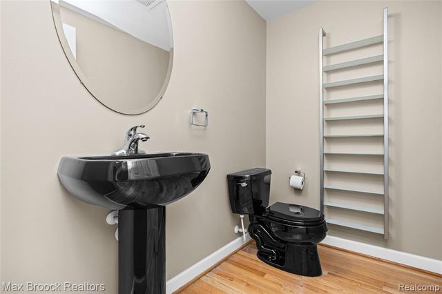 420 Lewis Court, Birmingham, MI 48009