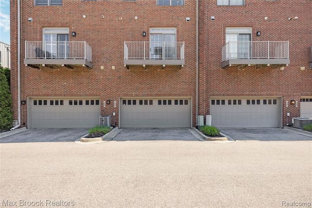 420 Lewis Court, Birmingham, MI 48009