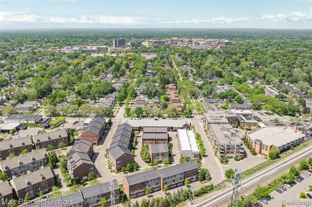 420 Lewis Court, Birmingham, MI 48009