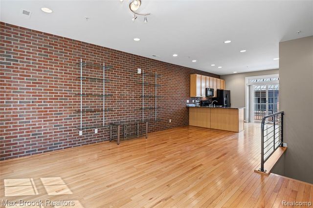 420 Lewis Court, Birmingham, MI 48009