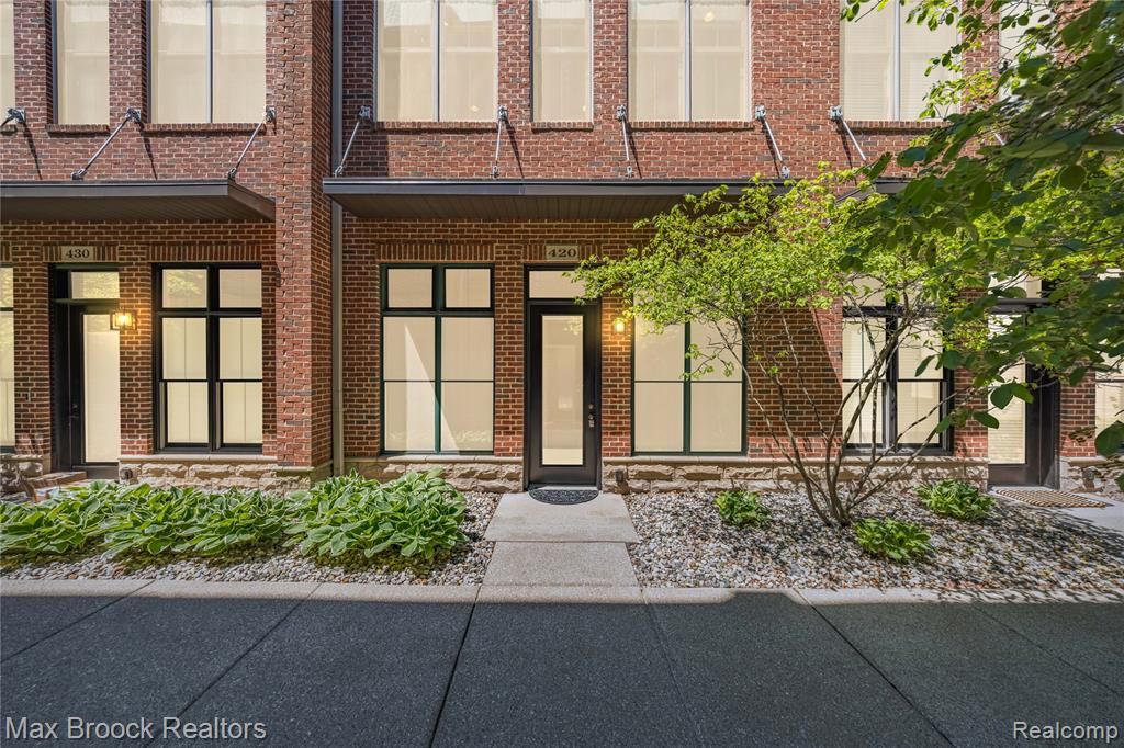 420 Lewis Court, Birmingham, MI 48009