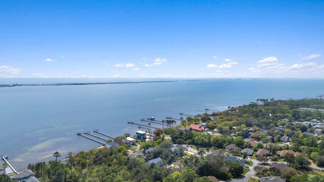 1767 Magnolia Harbor Drive, Navarre, FL 32566