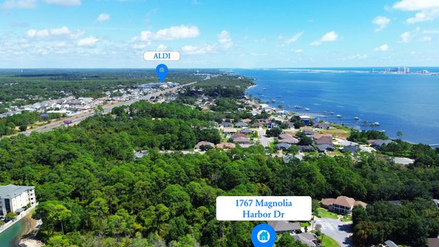 1767 Magnolia Harbor Drive, Navarre, FL 32566