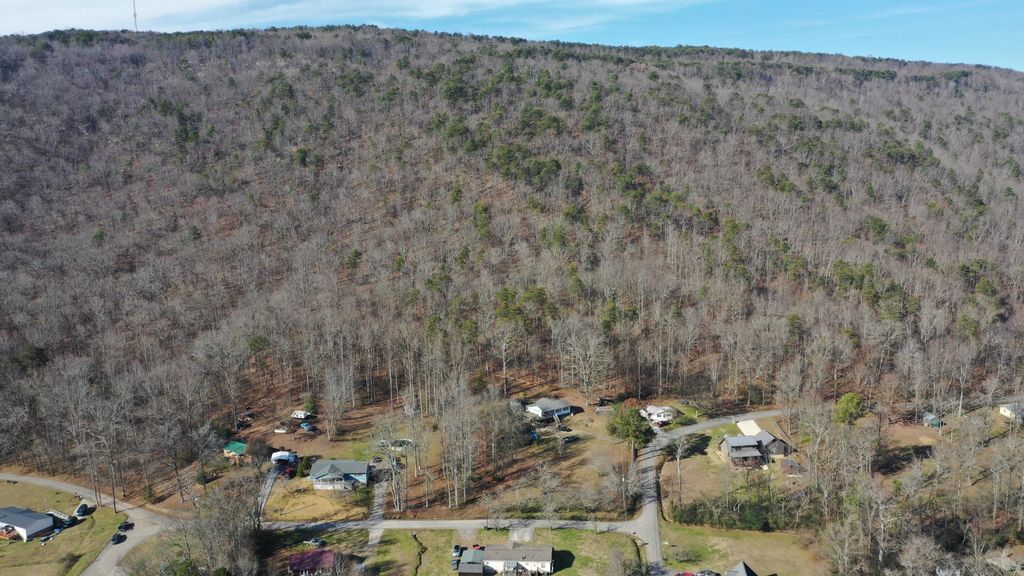10733 McAfee Road, Soddy Daisy, TN 37379