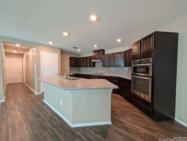 2096 BRANDYWINE DR, New Braunfels, TX 78130