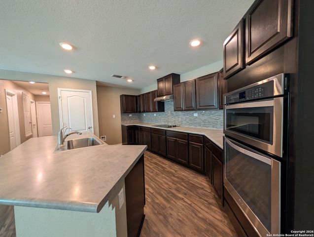 2096 BRANDYWINE DR, New Braunfels, TX 78130