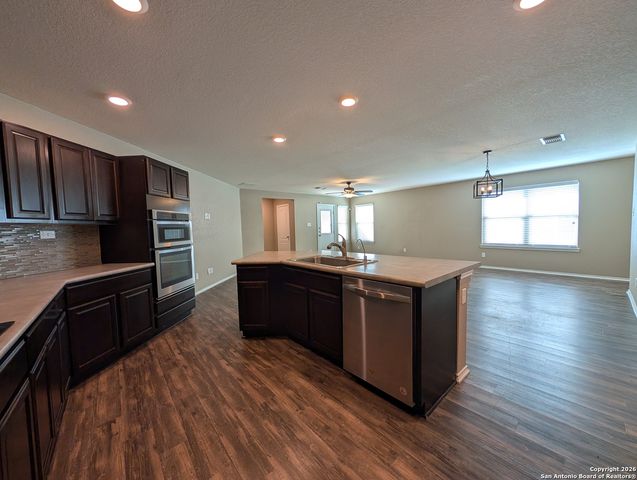 2096 BRANDYWINE DR, New Braunfels, TX 78130